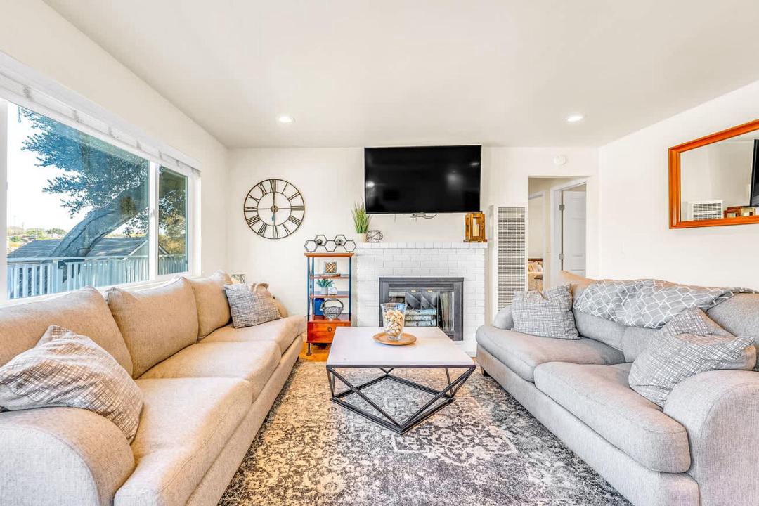 Photo of Livingroom in Del Rey Oaks