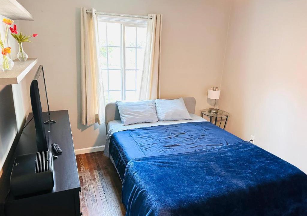 Photo of Bedroom in East Pasadena