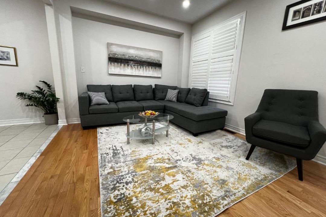 Photo of Livingroom in Halton Regional Municipality