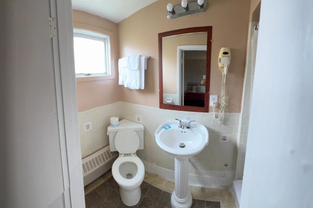 Photo of Bathroom in Niagara Falls