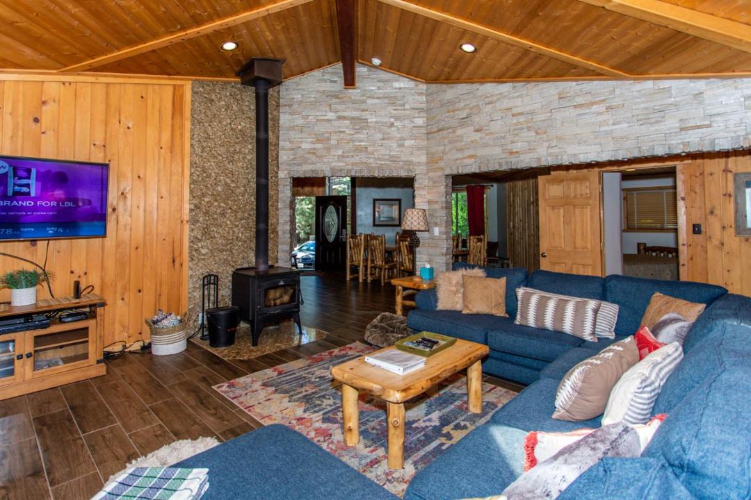 Photo of Livingroom in Summit Estates