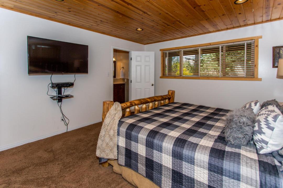 Photo of Bedroom in Summit Estates