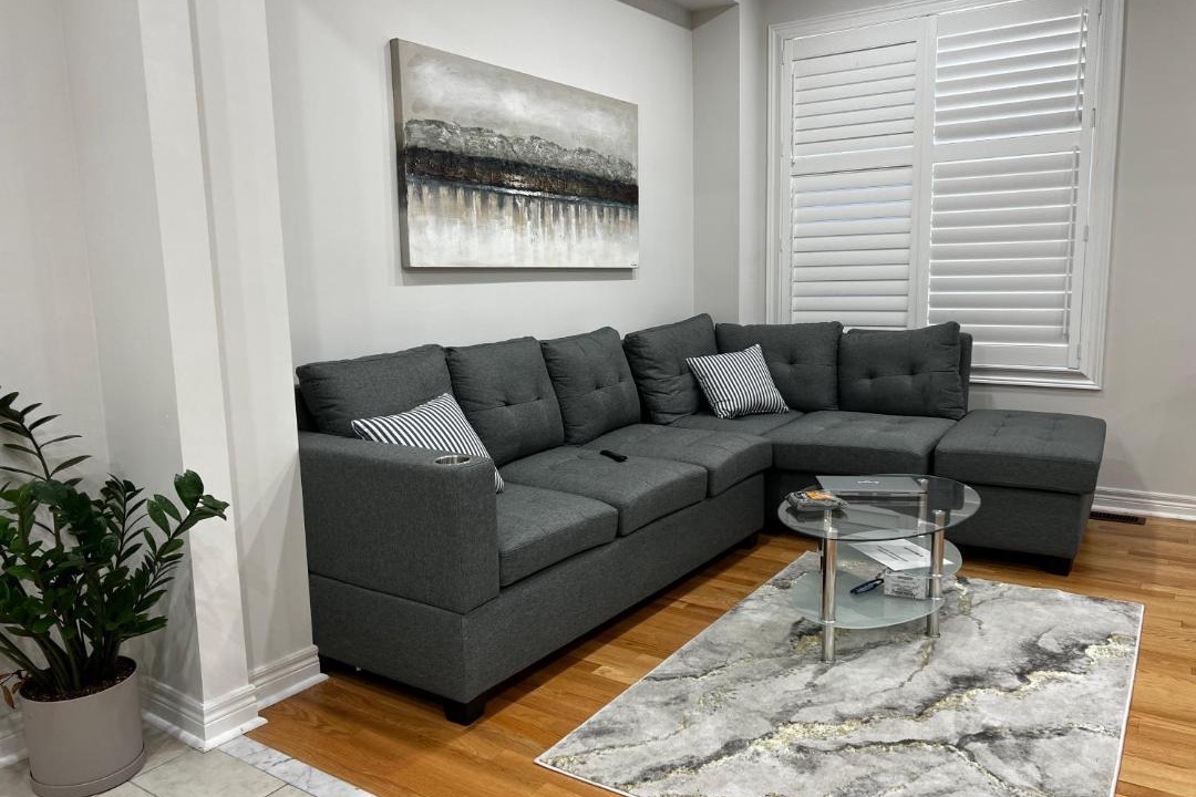Photo of Livingroom in Halton Regional Municipality