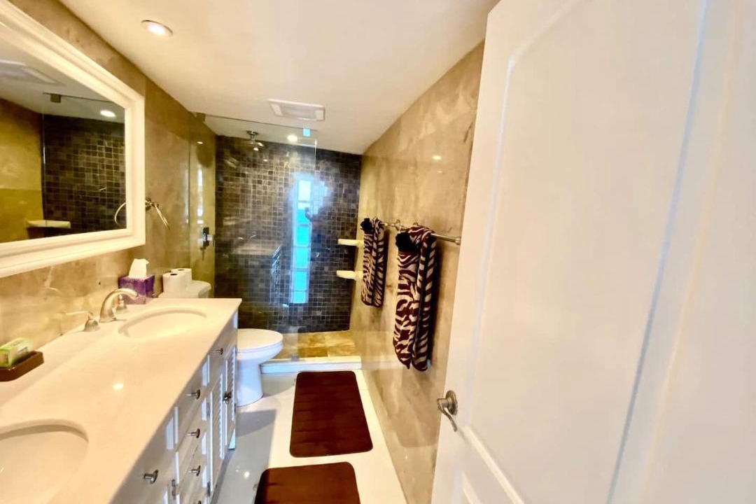 Photo of Bathroom in Galt Mile