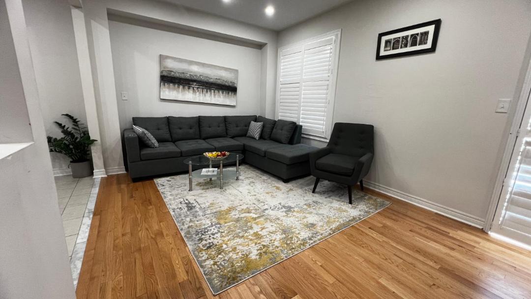 Photo of Livingroom in Halton Regional Municipality
