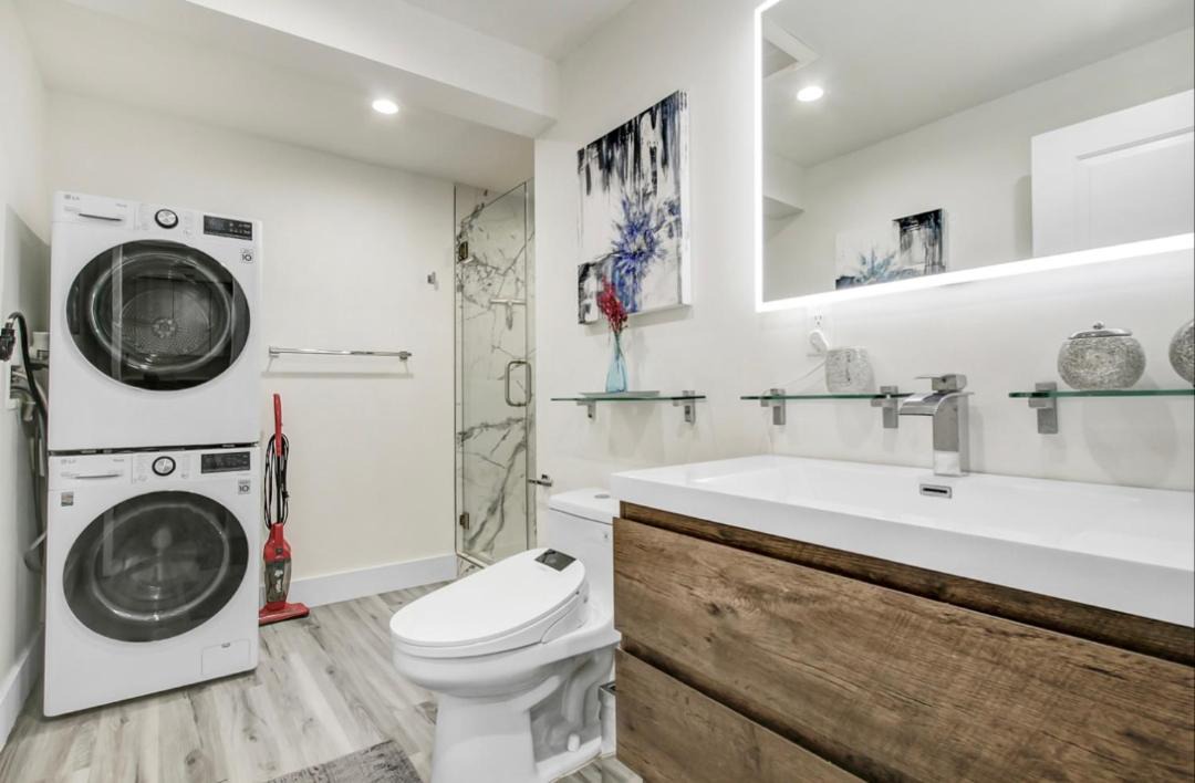 Photo of Bathroom in Woodland Hills