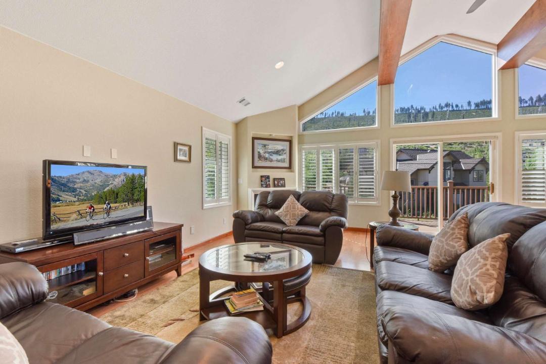 Photo of Livingroom in Mountain View Estates