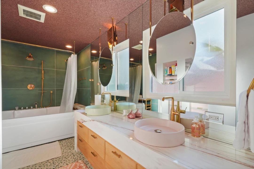 Photo of Bathroom in Warner Center