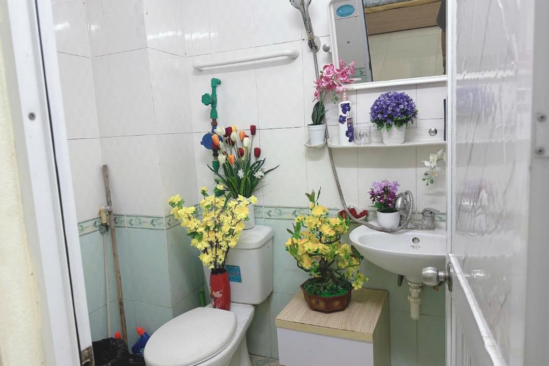 Photo of Bathroom in Trung Hoa Nhan Chinh
