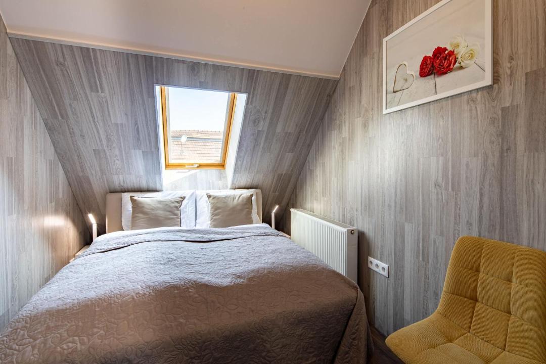 Photo of Bedroom in 15th District