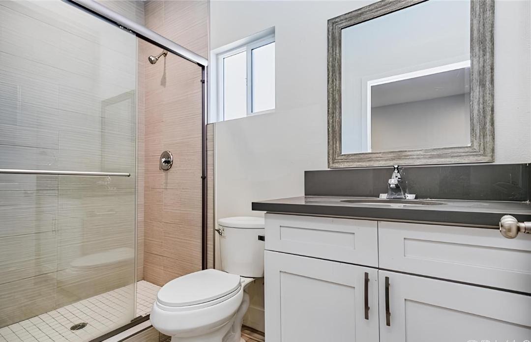 Photo of Bathroom in Downtown Los Angeles