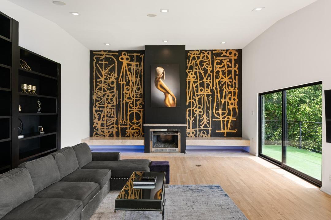 Photo of Livingroom in Hollywood Hills West