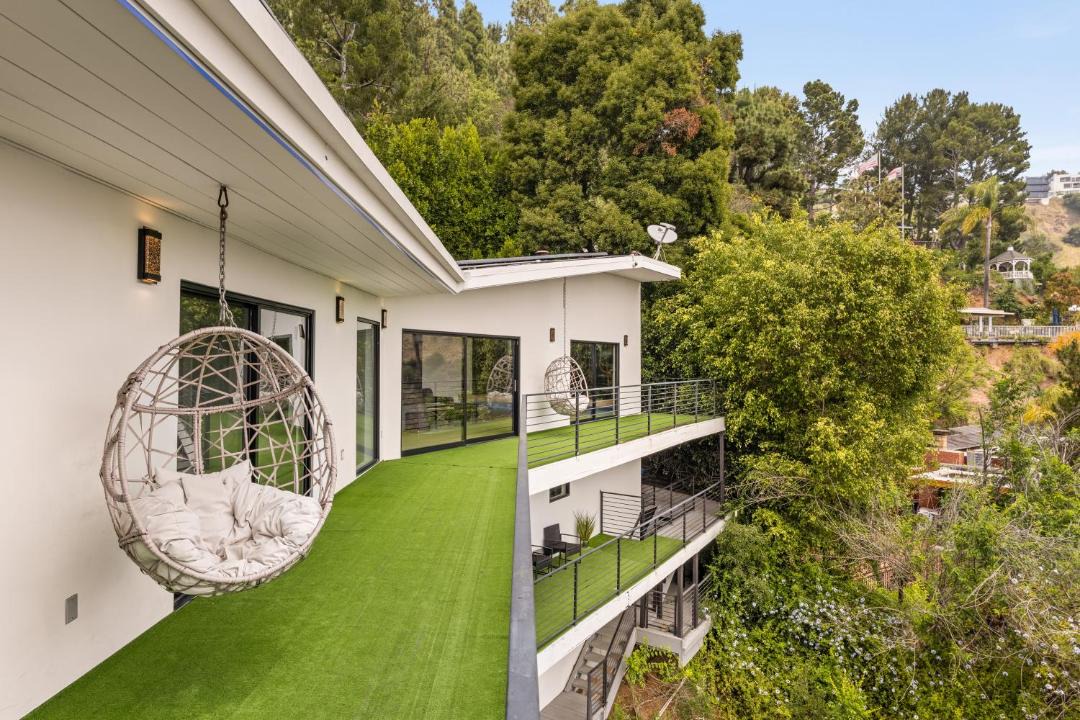 Photo of Patio Balcony in Hollywood Hills West