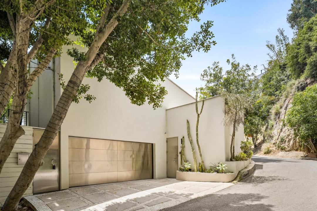 Photo of Others in Hollywood Hills West