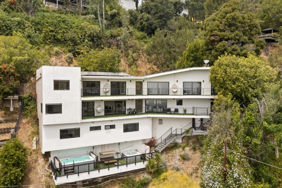 Photo of Others in Hollywood Hills West