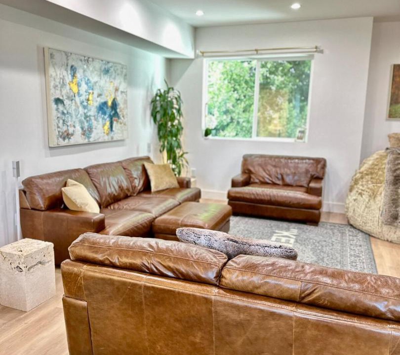 Photo of Livingroom in Mid-Wilshire
