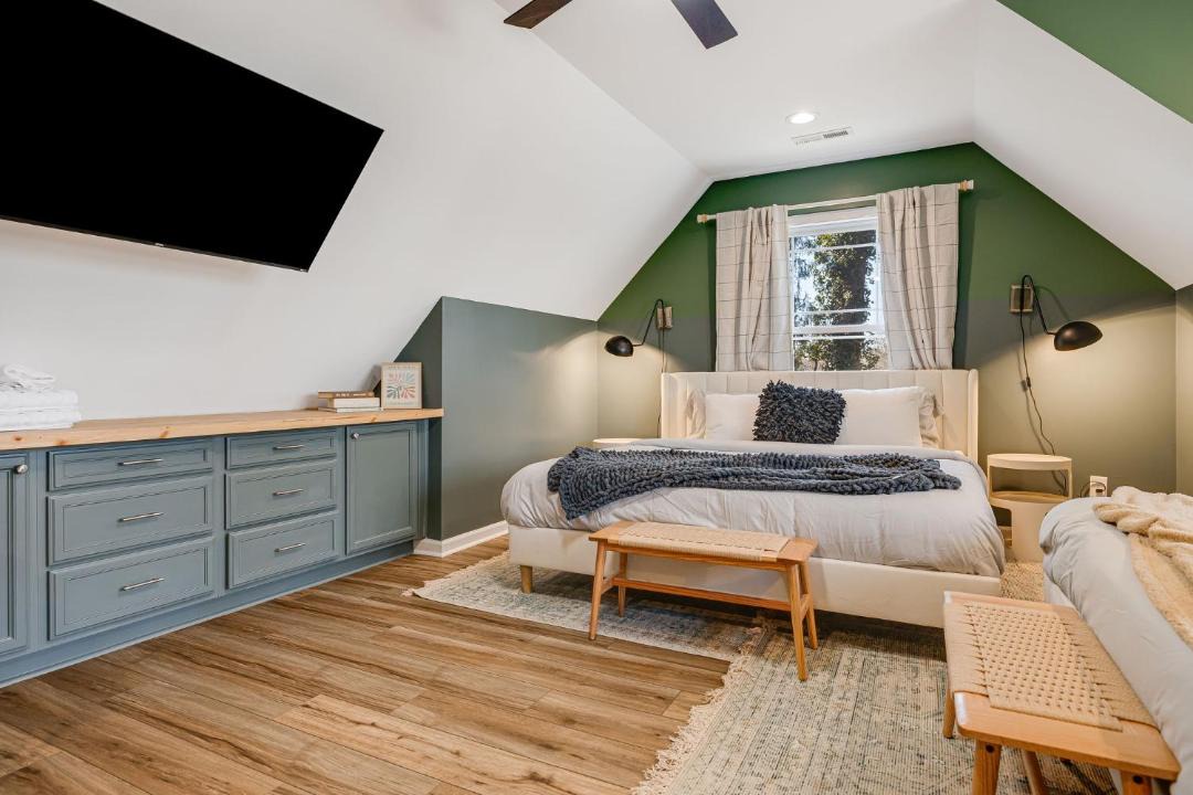 Photo of Bedroom in Hendersonville