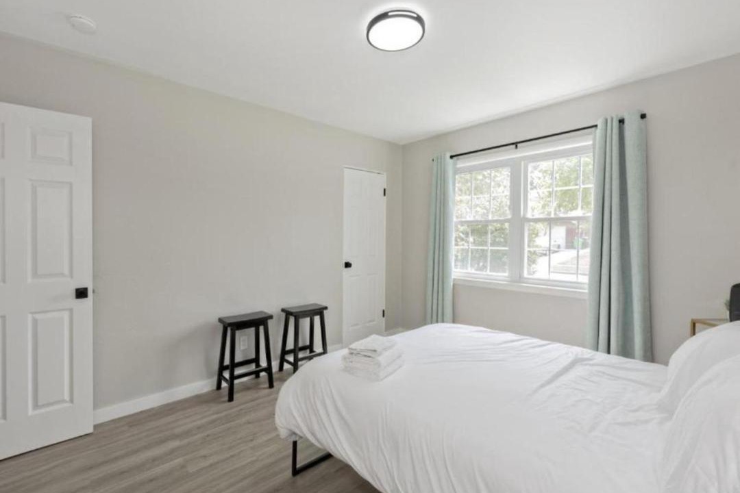Photo of Bedroom in Euclid
