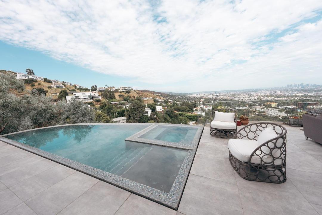 Photo of Patio Balcony in Hollywood Hills West