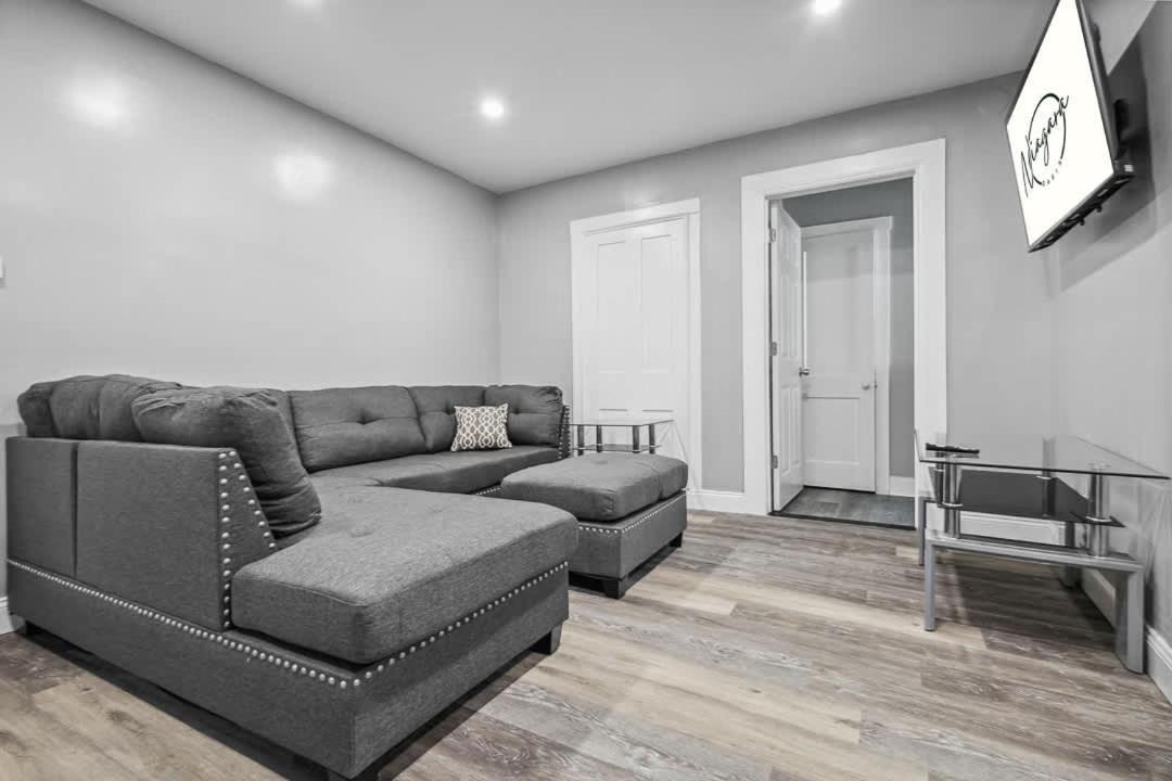 Photo of Livingroom in Downtown Niagara Falls