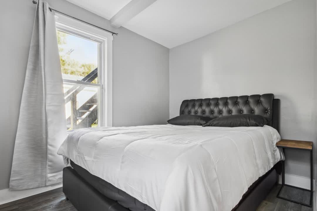 Photo of Bedroom in Downtown Niagara Falls