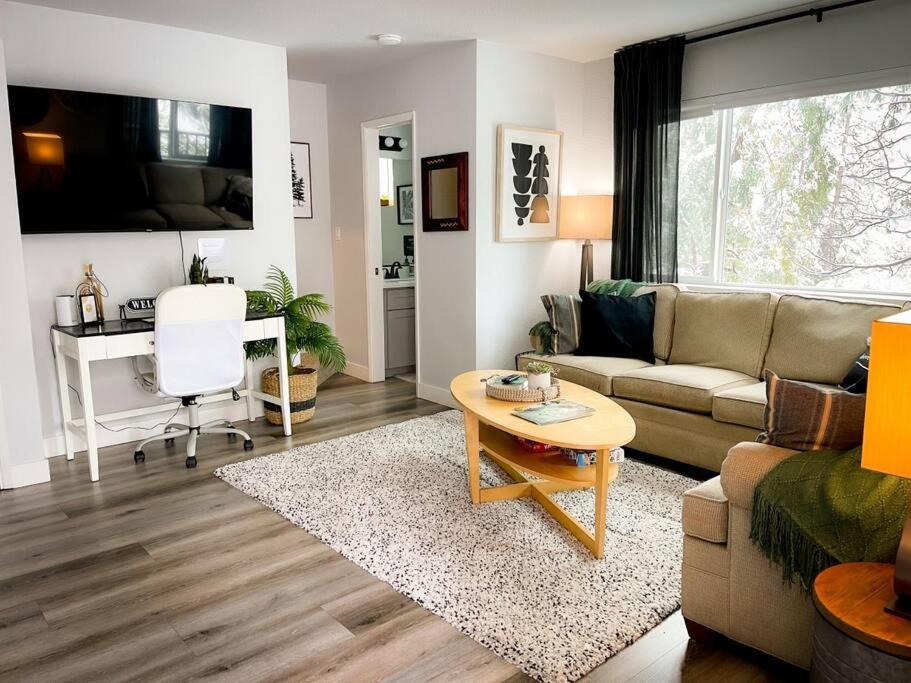 Photo of Livingroom in Apple Hill