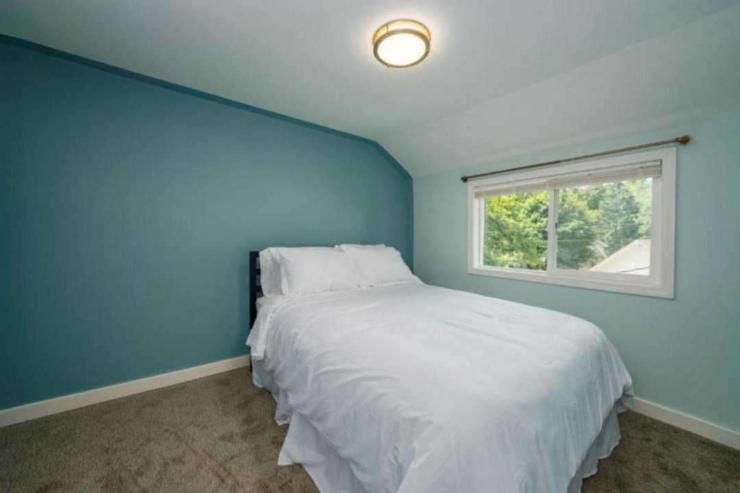 Photo of Bedroom in Mentor-on-the-Lake