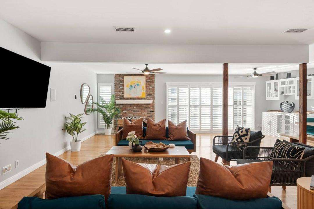 Photo of Livingroom in South of Conant