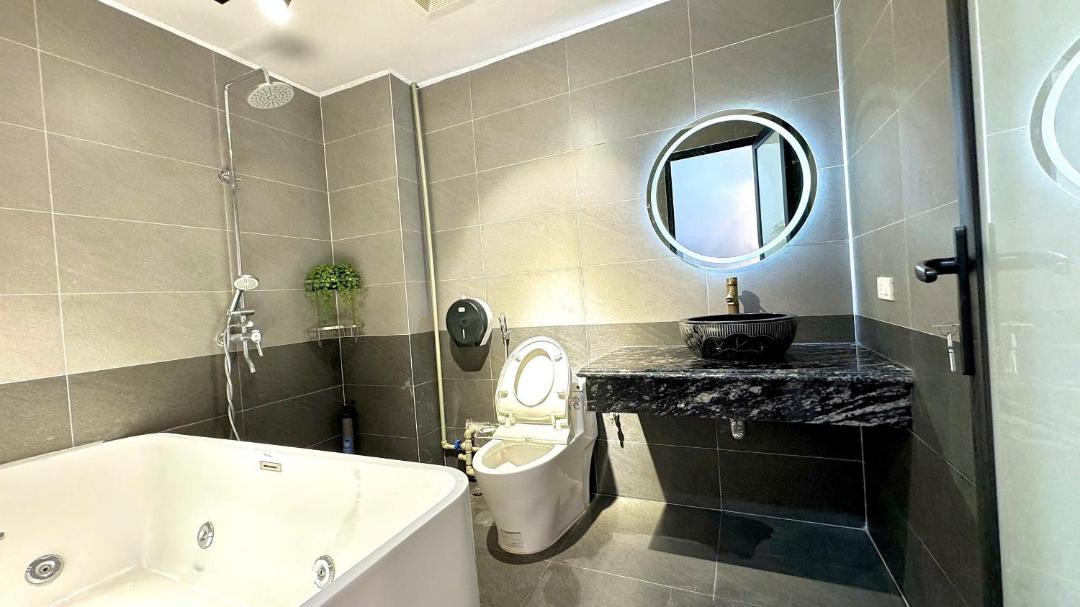 Photo of Bathroom in Tay Ho