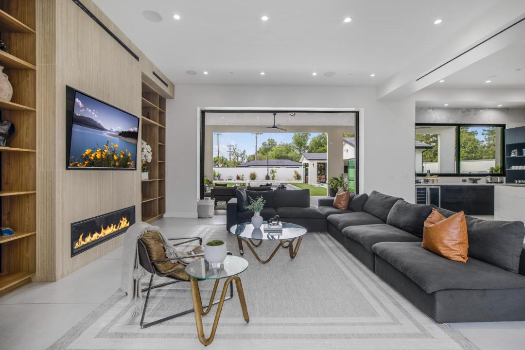 Photo of Livingroom in Woodland Hills