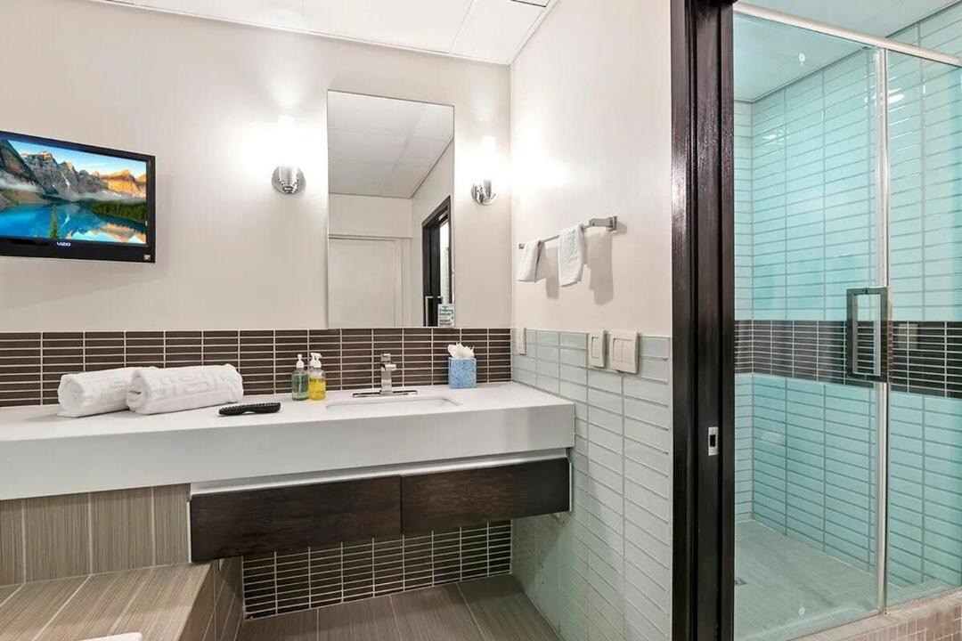 Photo of Bathroom in Downtown Los Angeles