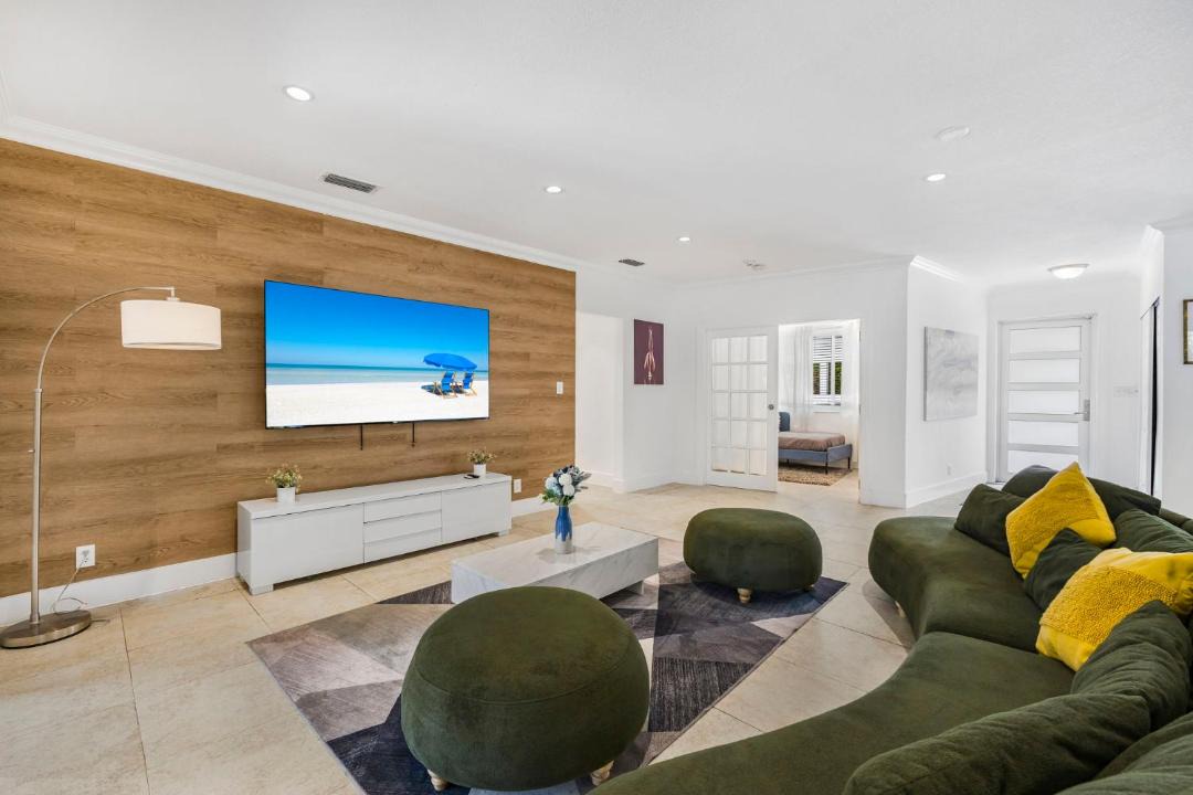 Photo of Livingroom in Biscayne Park