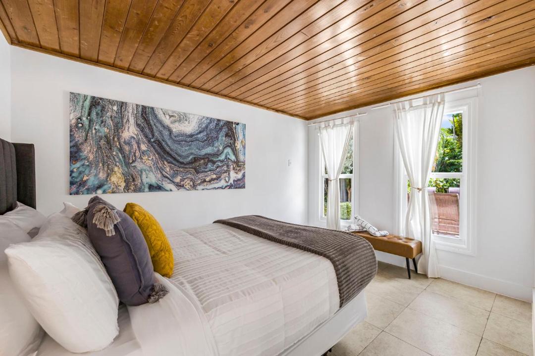 Photo of Bedroom in Biscayne Park