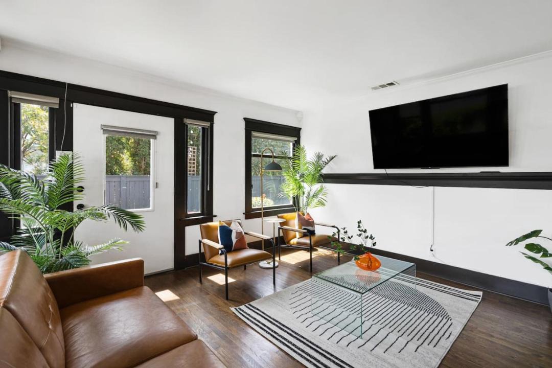 Photo of Livingroom in Alamitos Beach