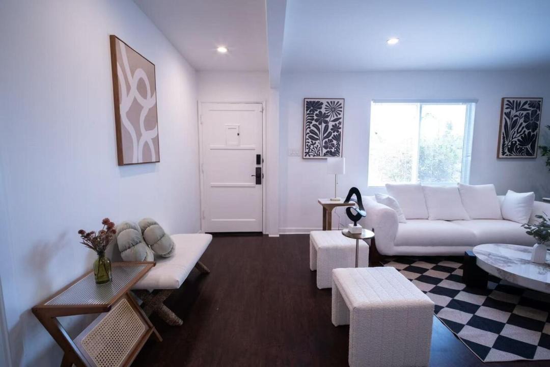 Photo of Livingroom in West Los Angeles