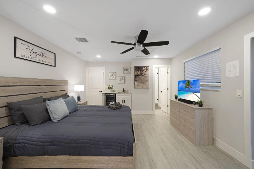 Photo of Bedroom in Middle River Terrace