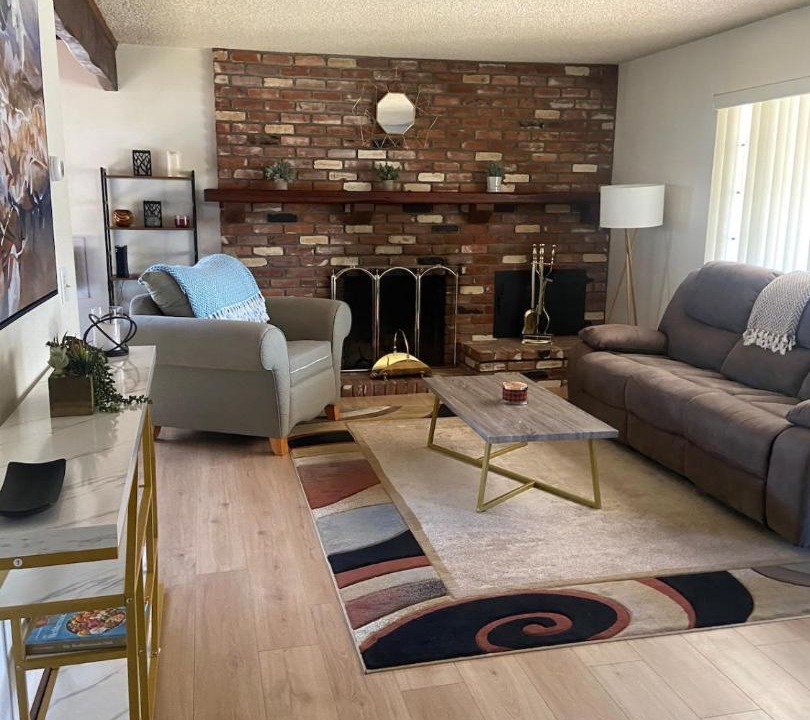 Photo of Livingroom in Midway City