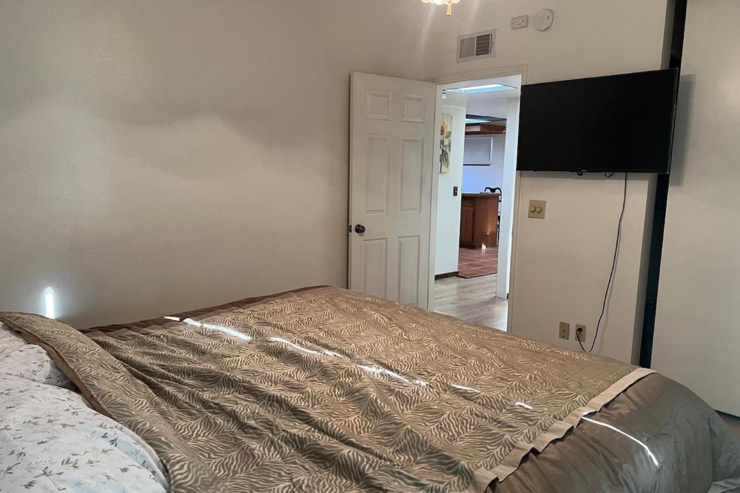 Photo of Bedroom in Midway City
