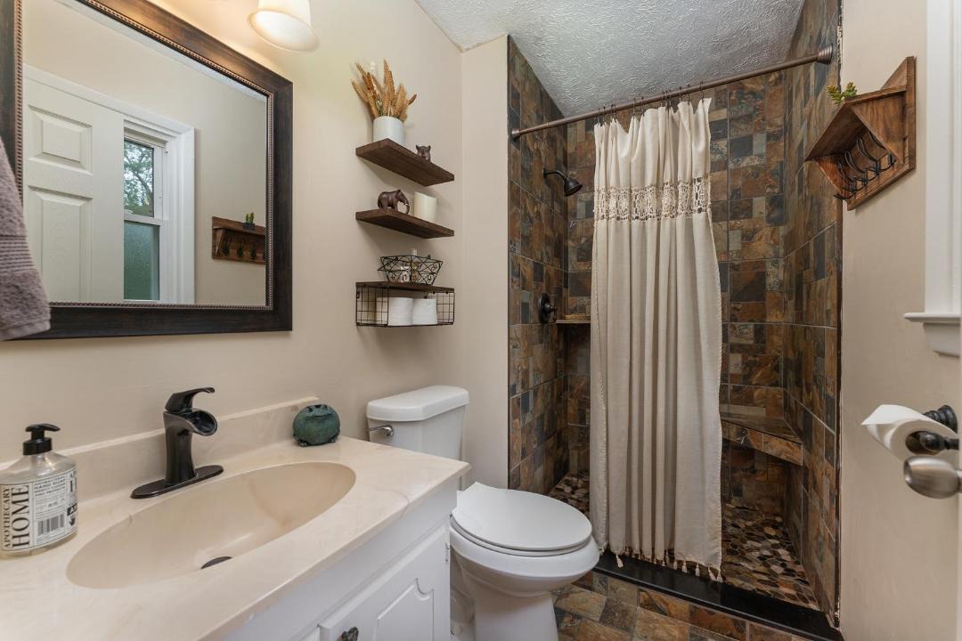 Photo of Bathroom in Candler