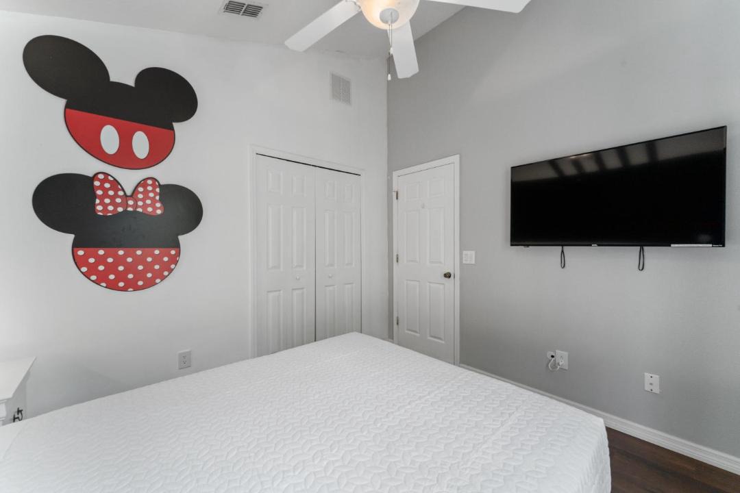 Photo of Bedroom in Crystal Cove