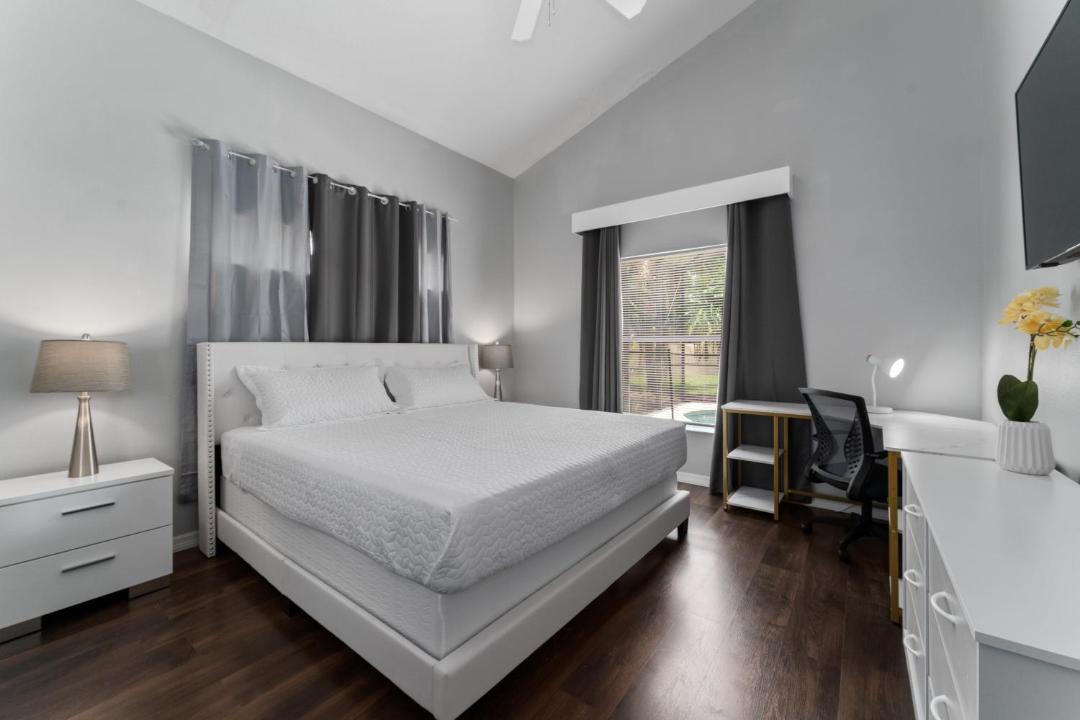 Photo of Bedroom in Crystal Cove