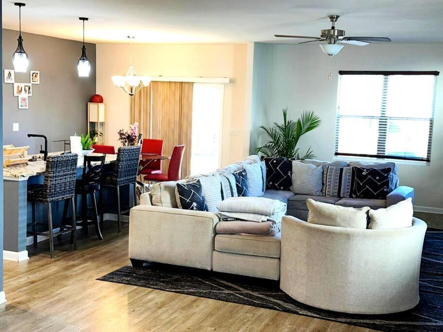 Photo of Livingroom in Southeast Raleigh