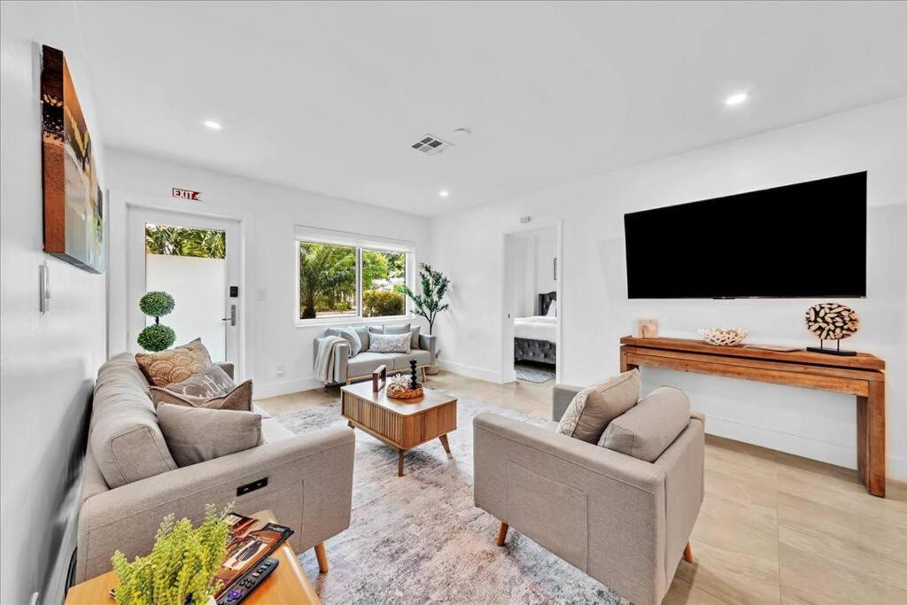 Photo of Livingroom in Middle River Terrace