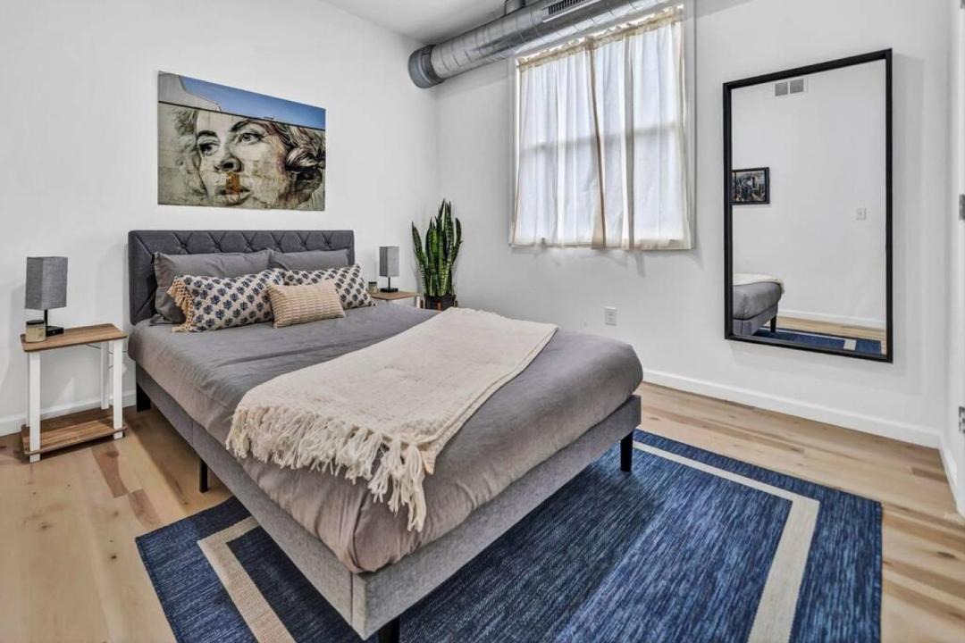 Photo of Bedroom in Front Park