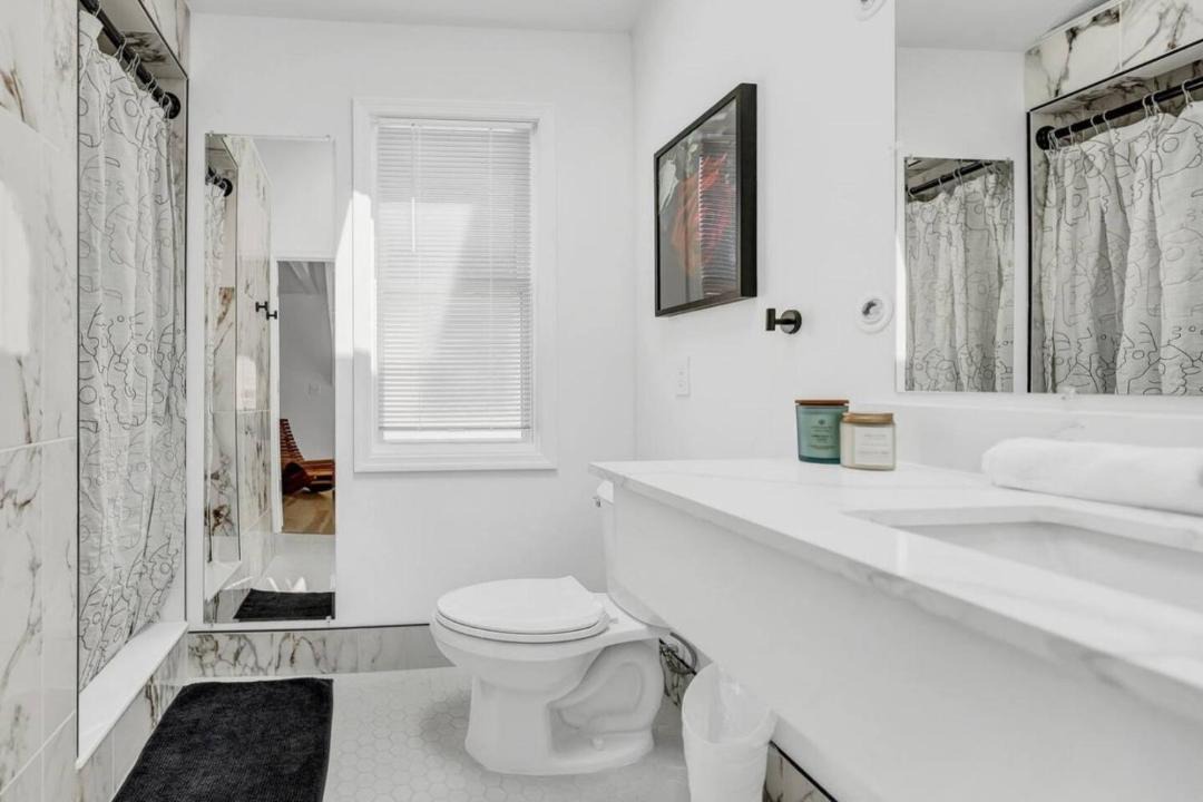 Photo of Bathroom in Lakeview