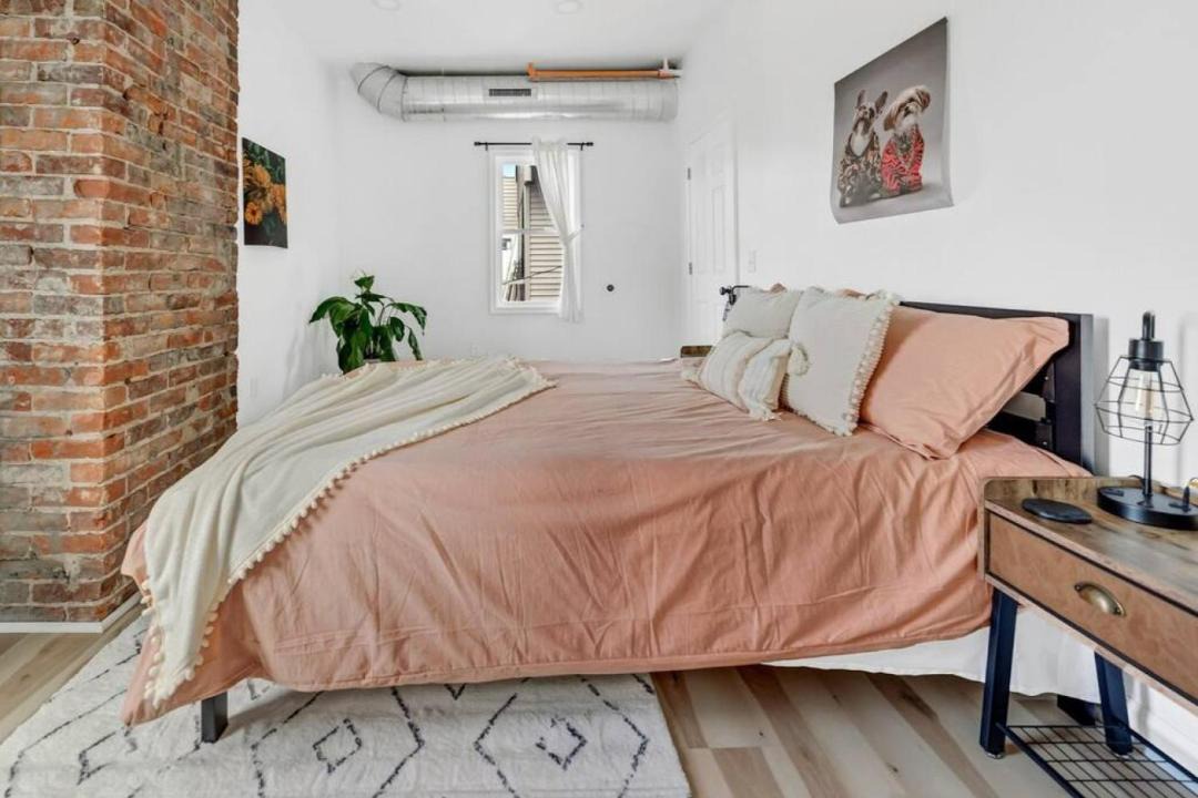 Photo of Bedroom in Lakeview