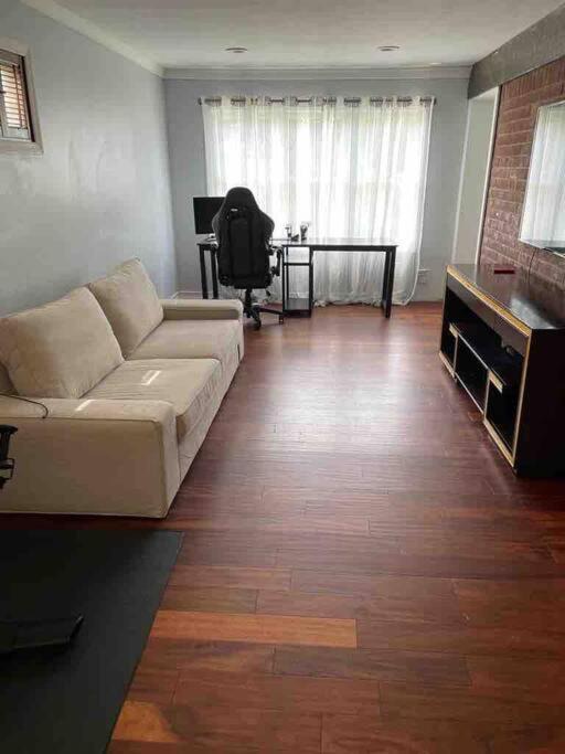 Photo of Livingroom in Dumont