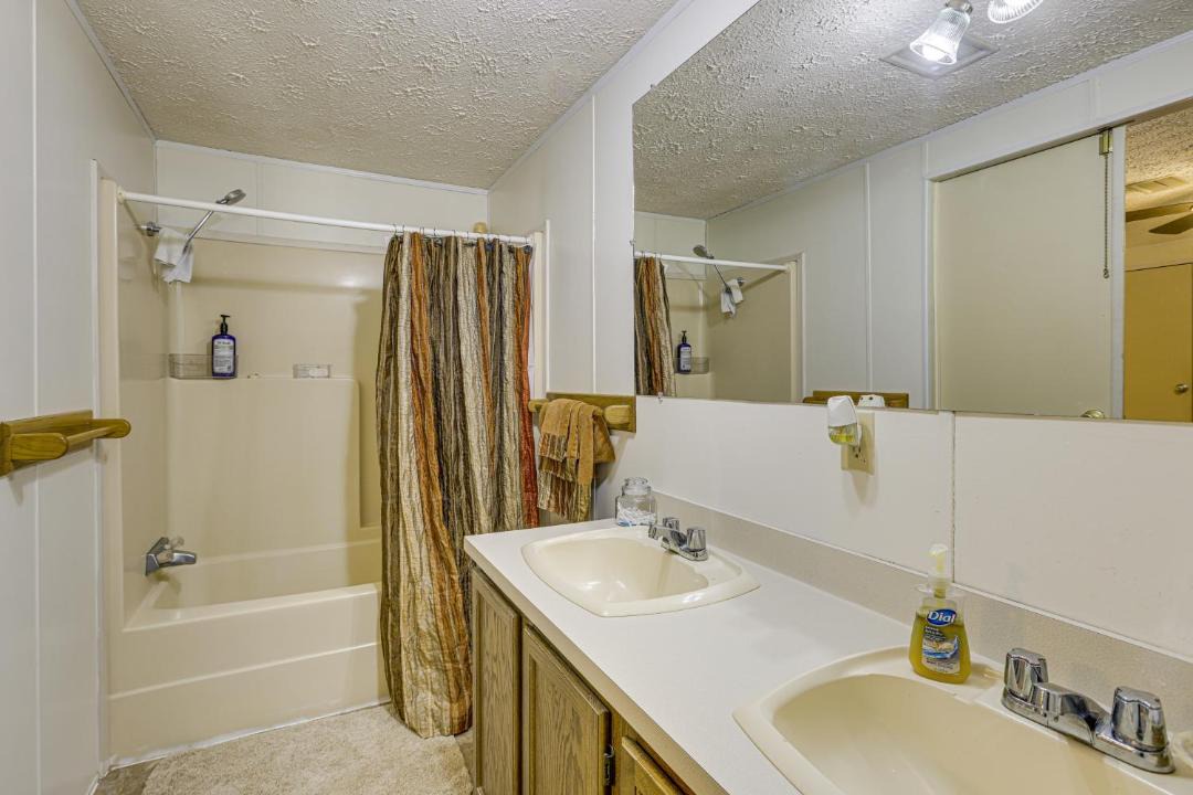 Photo of Bathroom in Catherine