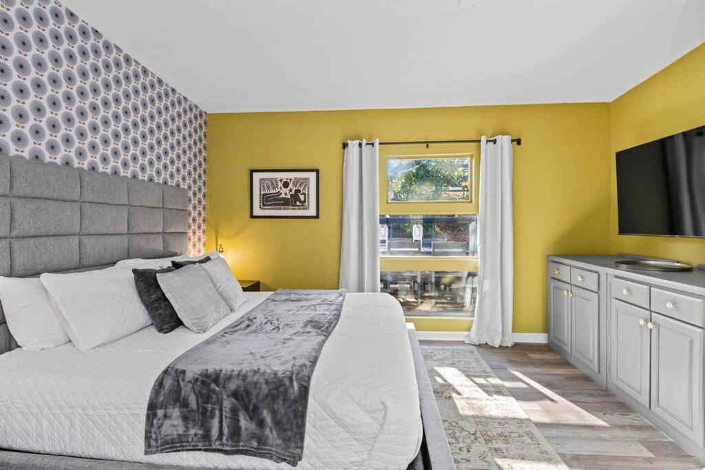 Photo of Bedroom in Hendersonville
