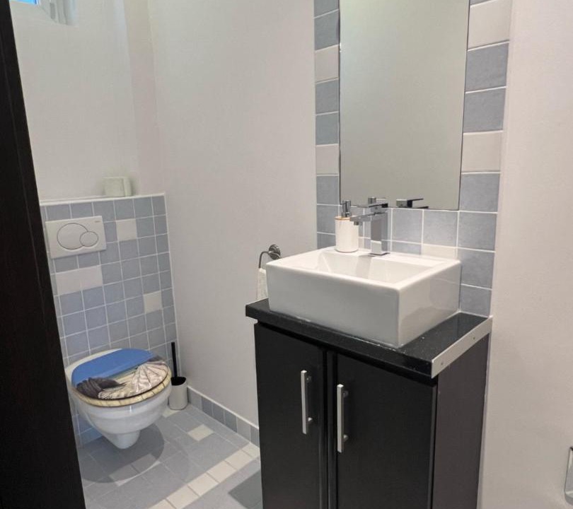 Photo of Bathroom in Erd